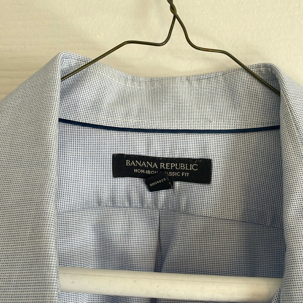 Men’s banana republic classic fit no iron large shirt